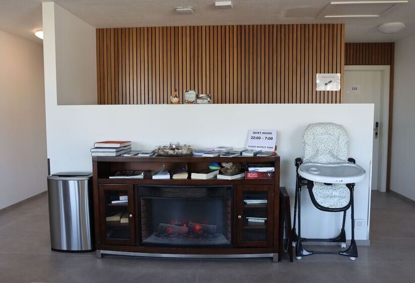 اتاق استاندارد یک تخته با سرویس بهداشتی مشترک, Hofn Hostel