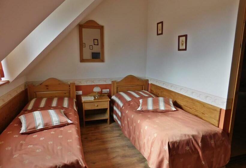 标准间, Berki Vendéglő és