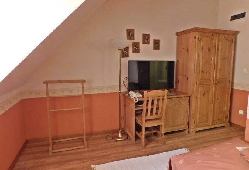 标准间, Berki Vendéglő és