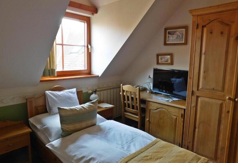 标准间, Berki Vendéglő és