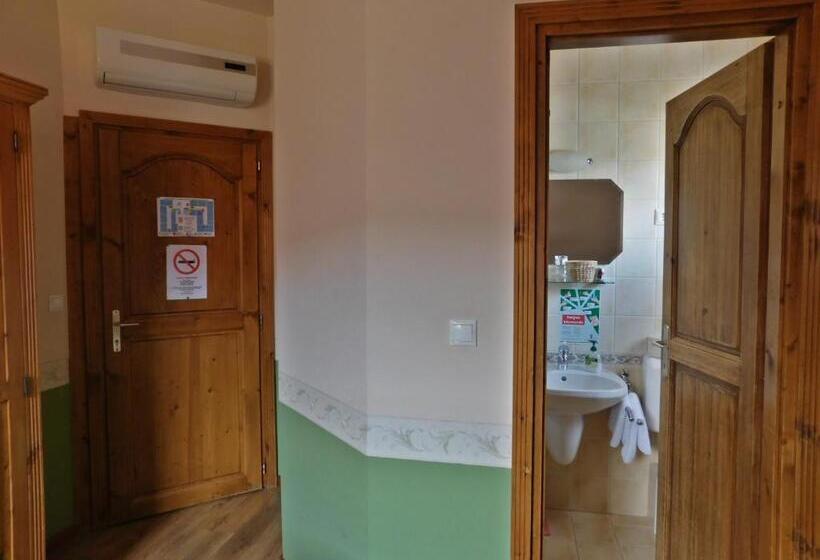 标准间, Berki Vendéglő és