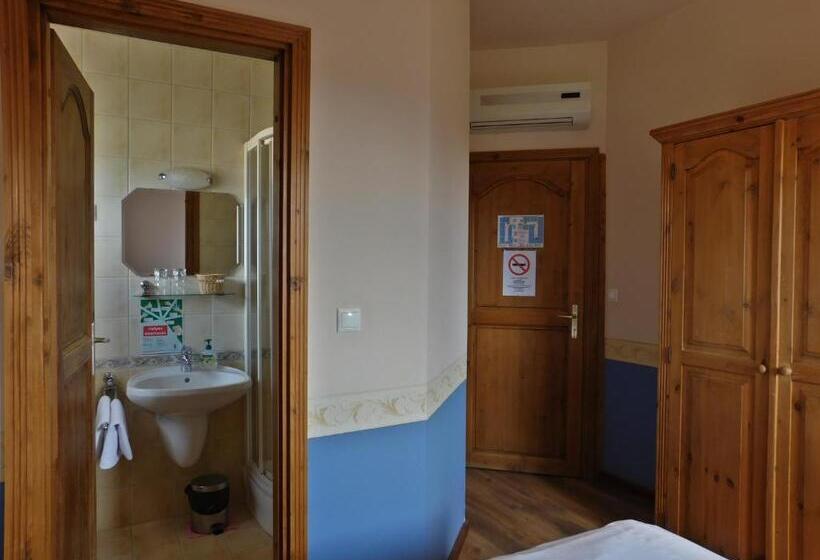 标准间, Berki Vendéglő és