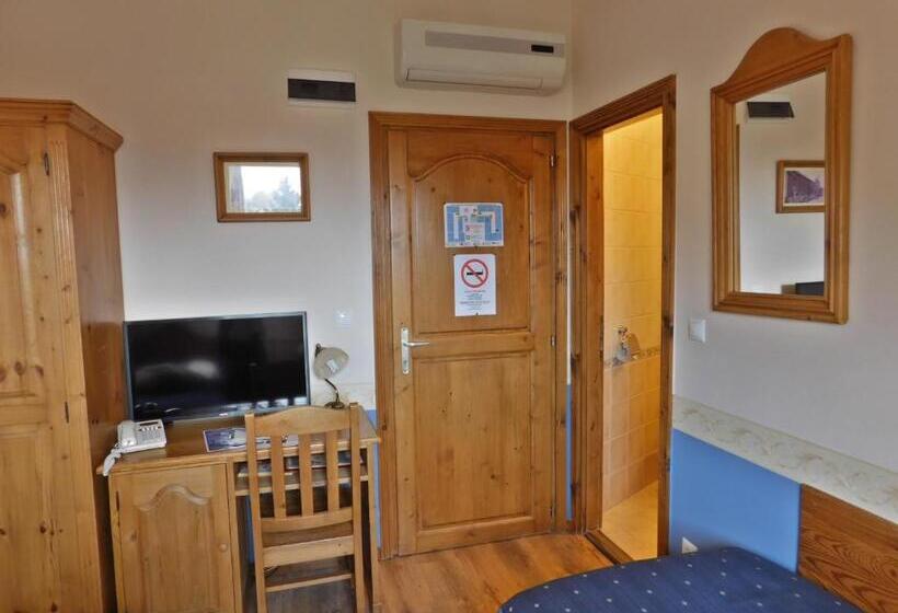 标准间, Berki Vendéglő és