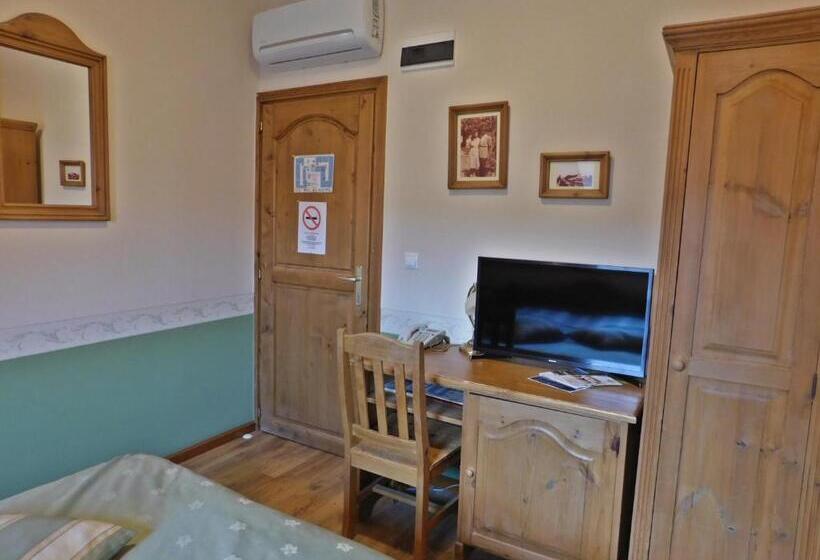 标准间, Berki Vendéglő és