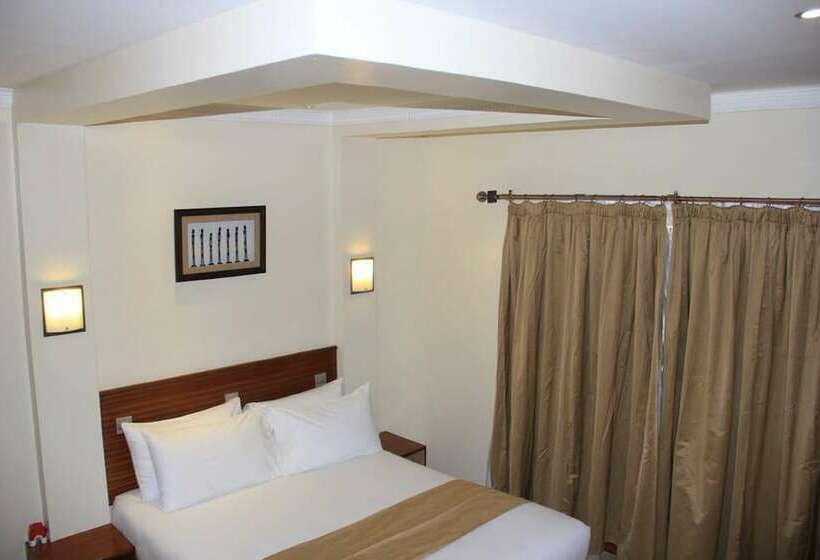 اتاق لوکس, Brownie S Guest House
