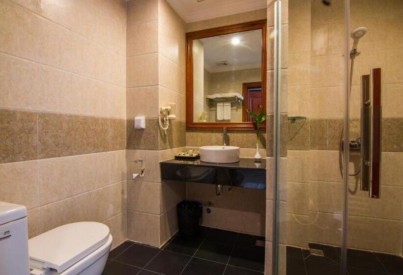 Номер Deluxe, Glorious