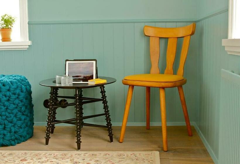 اتاق سوپریور, Egilsen