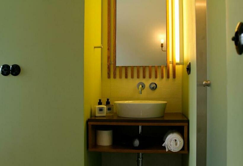 اتاق سوپریور, Egilsen