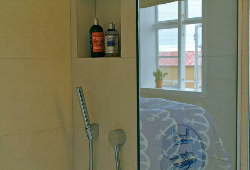 اتاق سوپریور, Egilsen