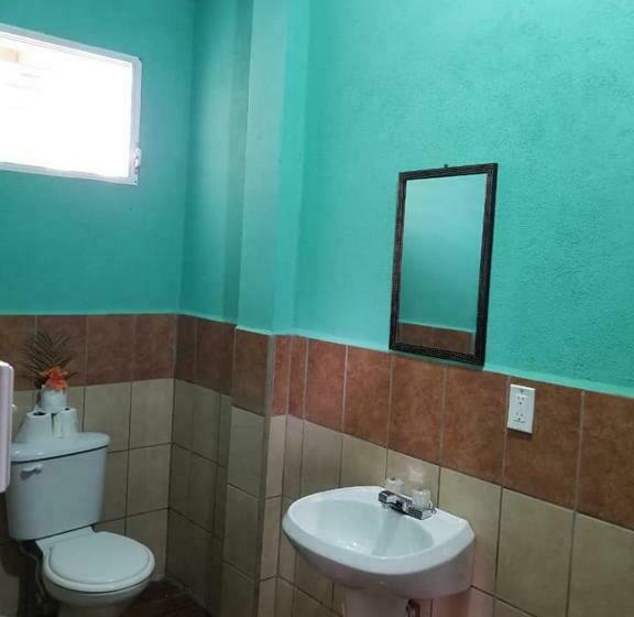 اتاق اکونومی یک تخته, Saint Charles Inn, Belize Central America