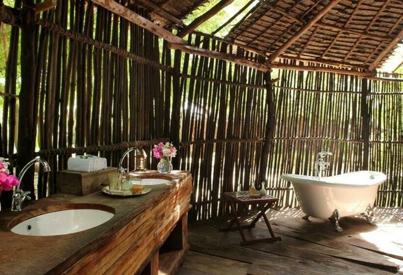 سوییت سوپریور با چشمانداز دریا, The Red Pepper House