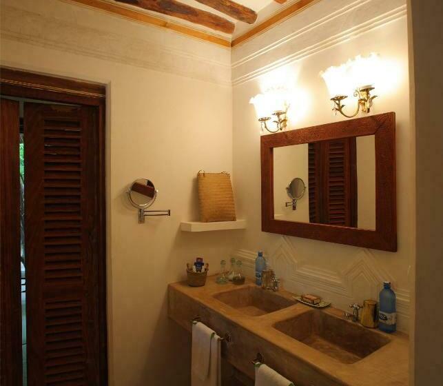 سوییت با چشمانداز دریا, The Red Pepper House