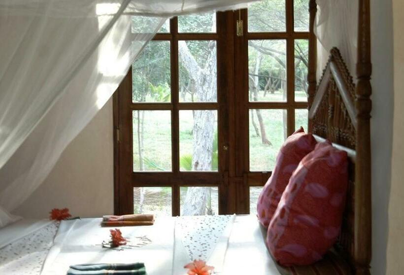 سوییت سوپریور با چشمانداز دریا, The Red Pepper House