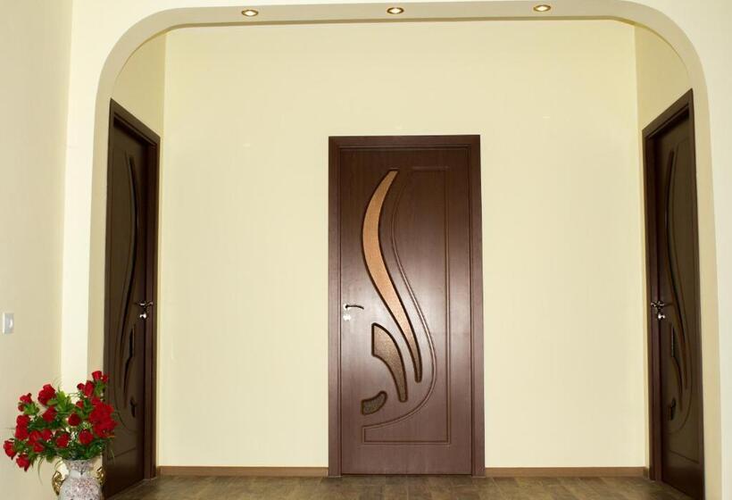 اتاق لوکس, Lusya B&b