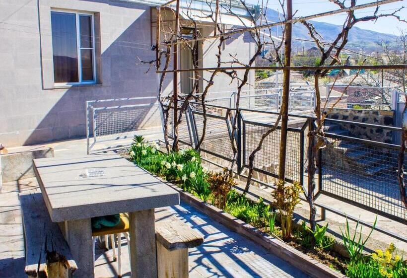 اتاق استاندارد با چشمانداز باغ, Lusya B&b