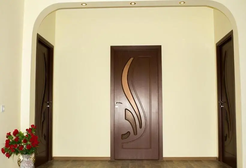 اتاق استاندارد با چشم‌انداز باغ, Lusya B&b