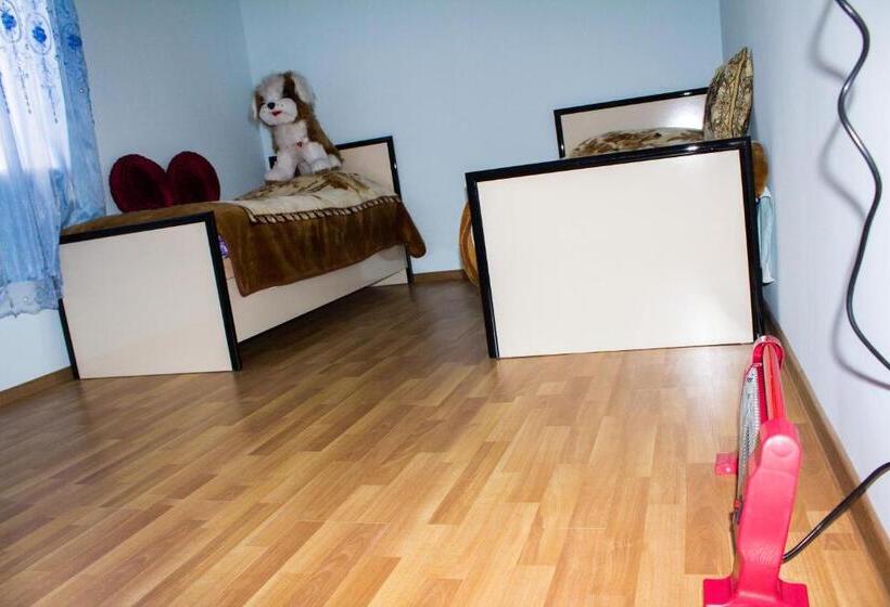 اتاق استاندارد با چشمانداز باغ, Lusya B&b