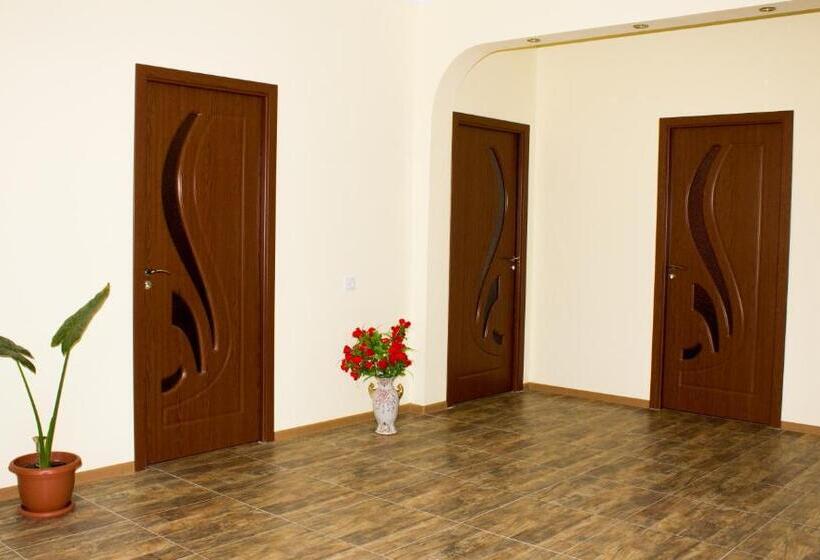 اتاق استاندارد با چشمانداز باغ, Lusya B&b