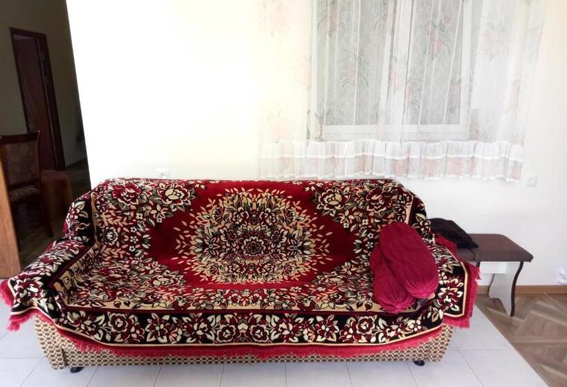 اتاق لوکس یک تخته, Lusya B&b