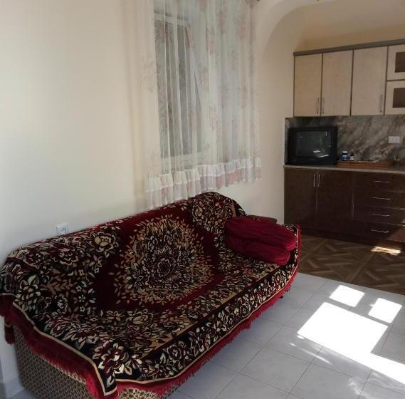 اتاق لوکس یک تخته, Lusya B&b