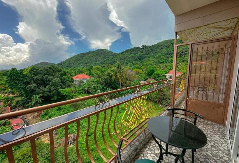 غرفة ديلوكس مطلّة علي البحر مزوَّدة بشُرفة, Summer Resort