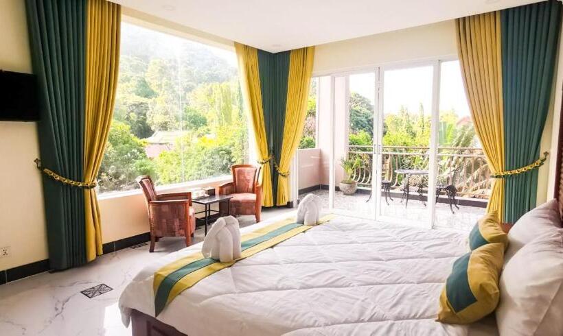 غرفة قياسية مزوَّدة بشُرفة, Summer Resort