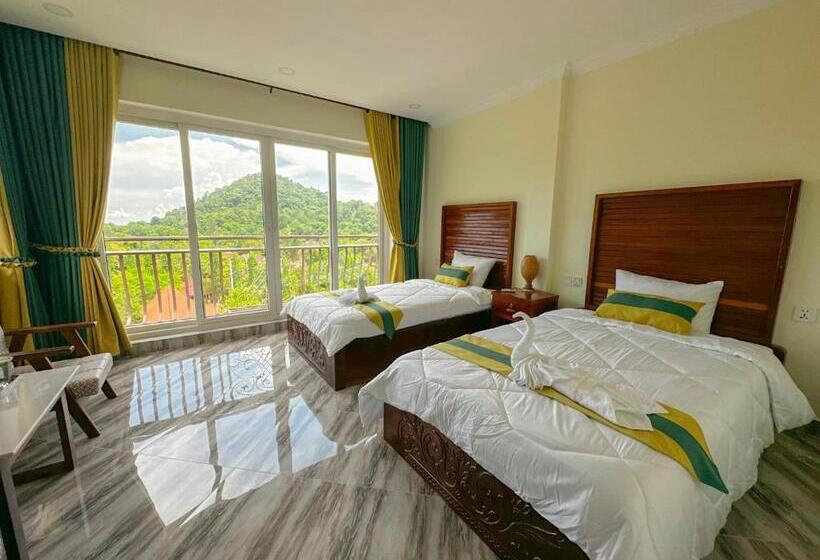 غرفة قياسية مطلّة علي حمام السباحة, Summer Resort