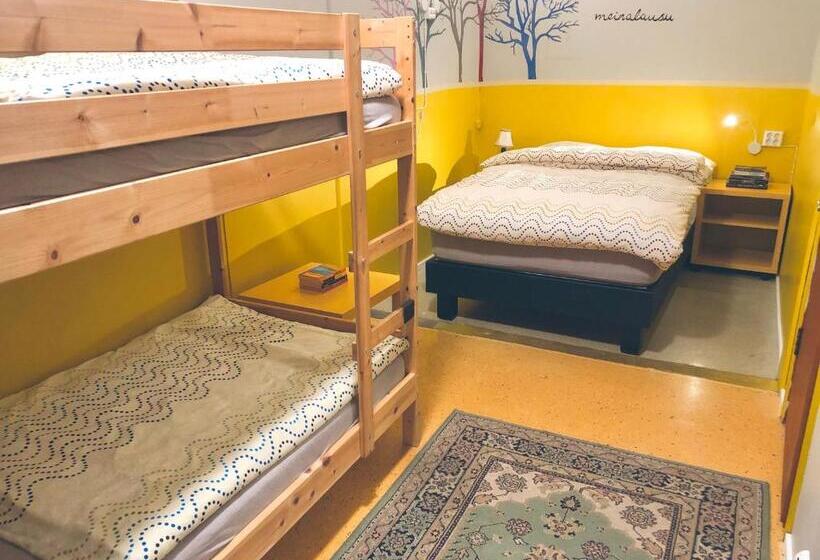 اتاق خانوادگی, The Freezer Hostel & Culture Center