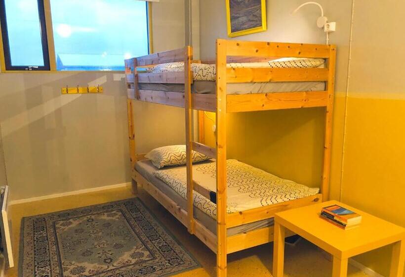 اتاق خانوادگی, The Freezer Hostel & Culture Center