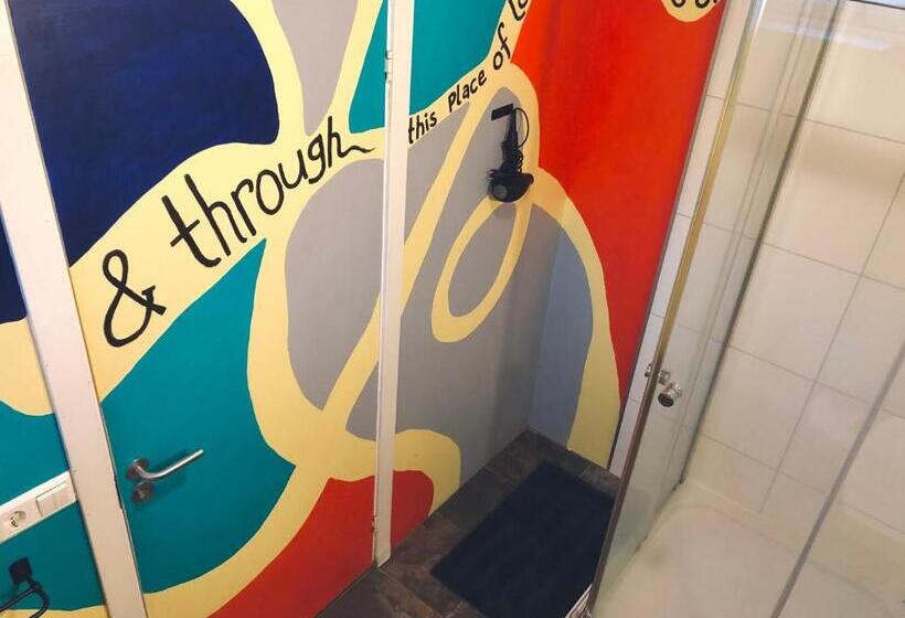 اتاق استاندارد چهار تخته, The Freezer Hostel & Culture Center