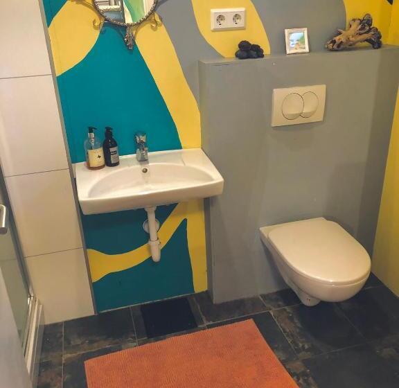 اتاق استاندارد چهار تخته, The Freezer Hostel & Culture Center