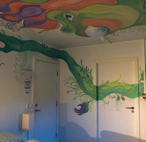 اتاق استاندارد چهار تخته, The Freezer Hostel & Culture Center