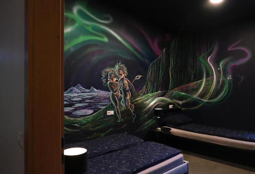 اتاق استاندارد سه نفره, The Freezer Hostel & Culture Center