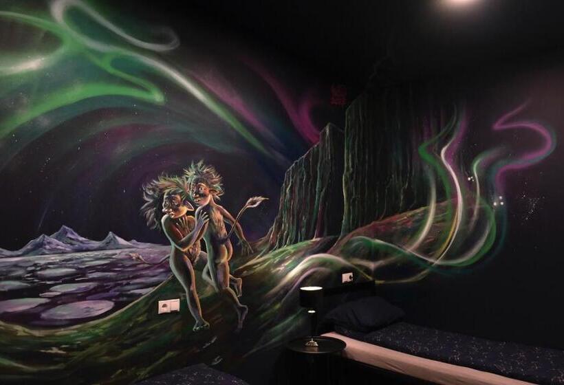 اتاق استاندارد سه نفره, The Freezer Hostel & Culture Center