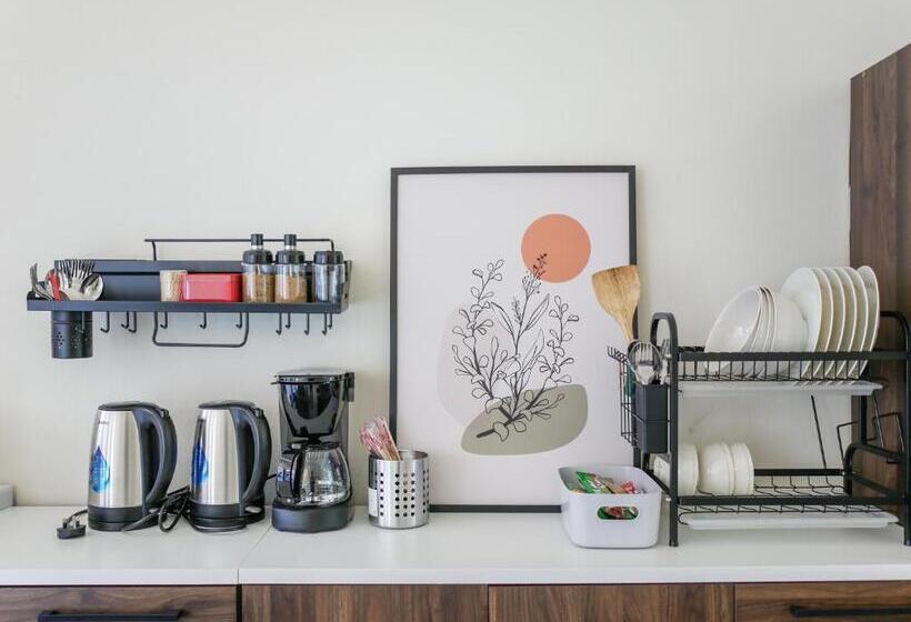 غرفة قياسية حمام مشترك, Aayu Chulia