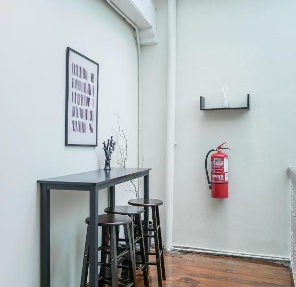 غرفة قياسية حمام مشترك, Aayu Chulia