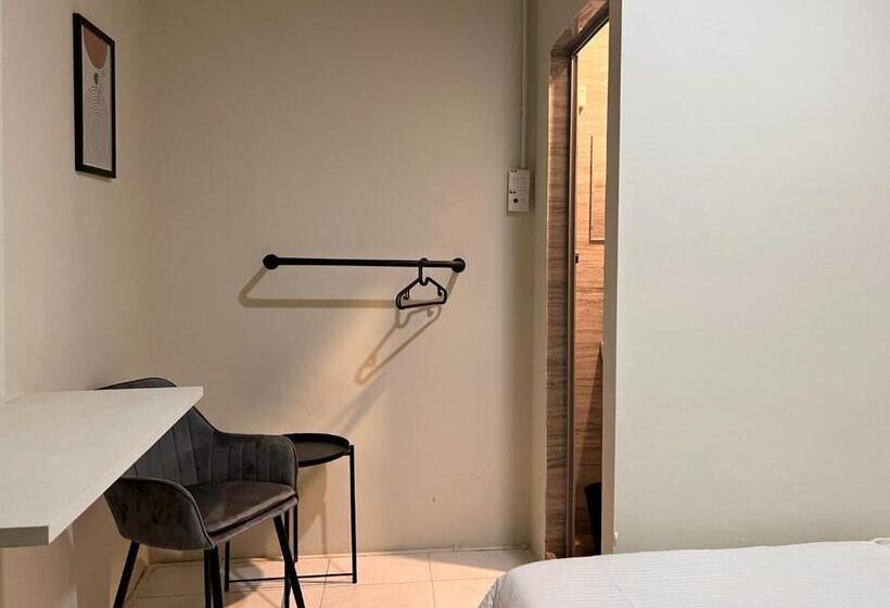 غرفة قياسية, Aayu Chulia