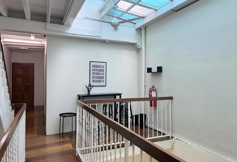 غرفة قياسية, Aayu Chulia