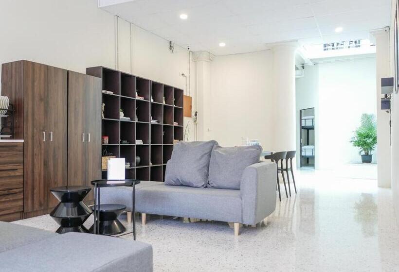 غرفة قياسية, Aayu Chulia