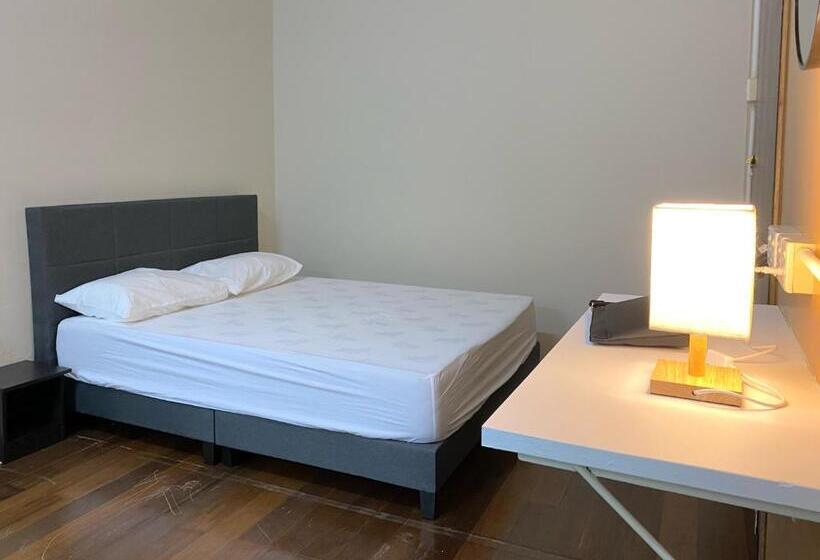 غرفة عائلية حمام مشترك, Aayu Chulia