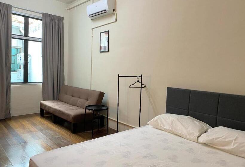 غرفة عائلية حمام مشترك, Aayu Chulia