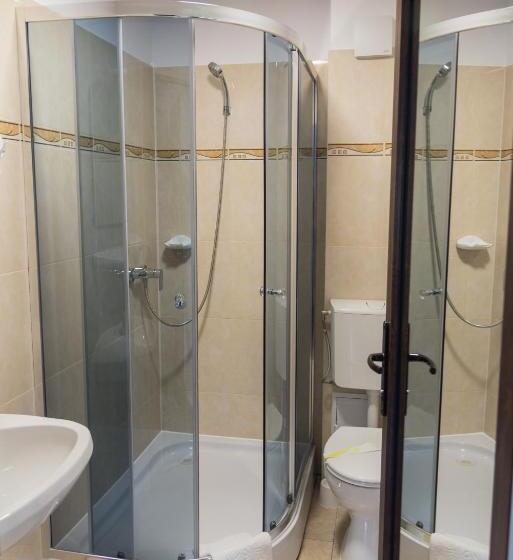 غرفة قياسية, Casa Bradul Voronet