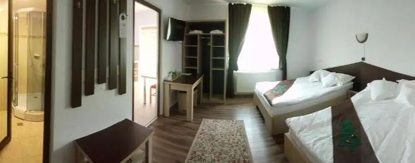 ファミリーステューディオ, Casa Bradul Voronet