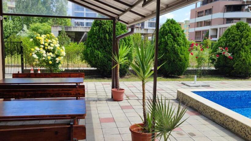 带阳台的三人标准间, 415