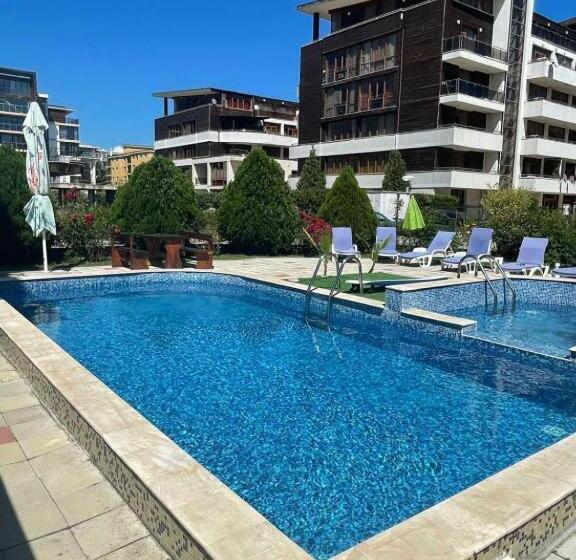 带阳台的三人标准间, 415