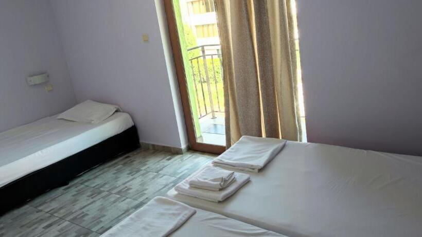 带阳台的三人标准间, 415