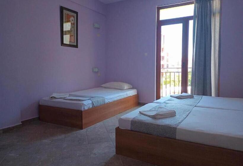 带阳台的三人标准间, 415