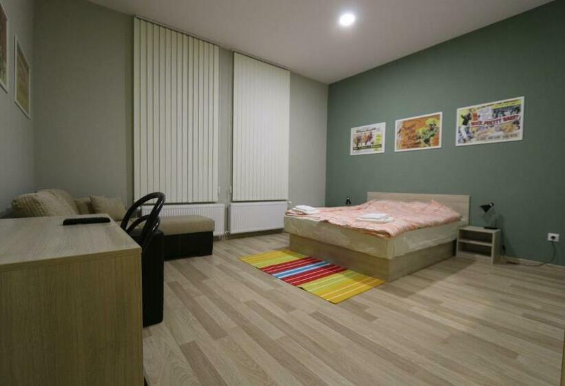 اتاق لوکس, La Maison Ruse