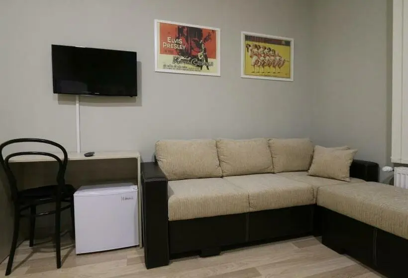 اتاق لوکس, La Maison Ruse