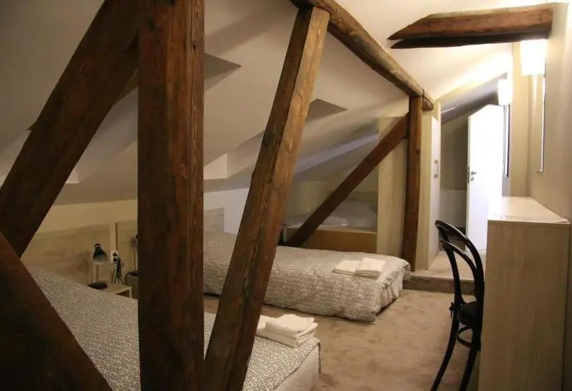 اتاق استاندارد چهار تخته, La Maison Ruse